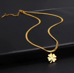 Auvella Golden Clover Necklace