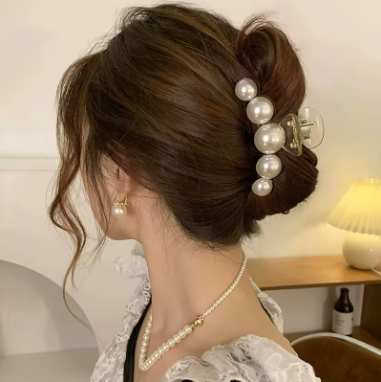 Auvella Pearl Cascade Hair Claw