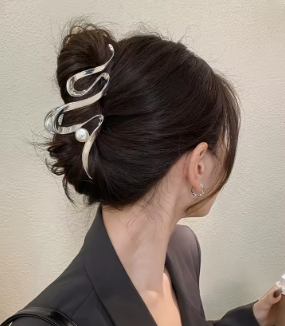 Auvella Sculpted Wave Hair Claw